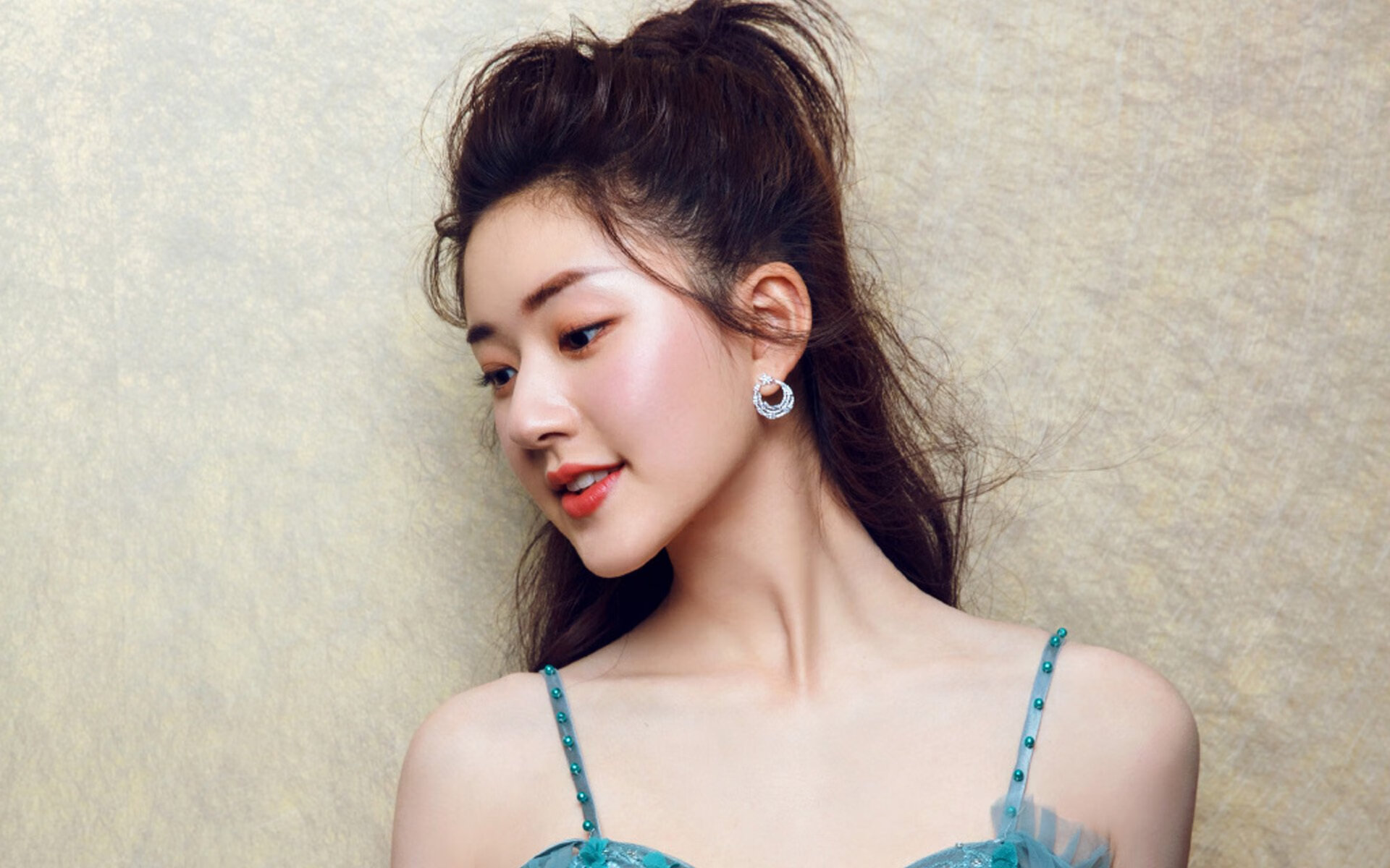 开云体育在线入口-恩多耶-布鲁阿尔冲刺阶段展现王者气质，恩布里奥百度百科