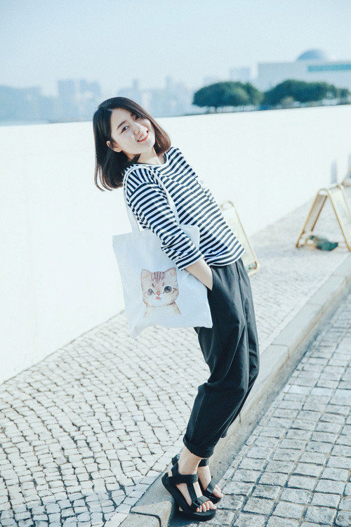 开云体育官网下载-米兰双雄战火升温，争夺意甲冠军