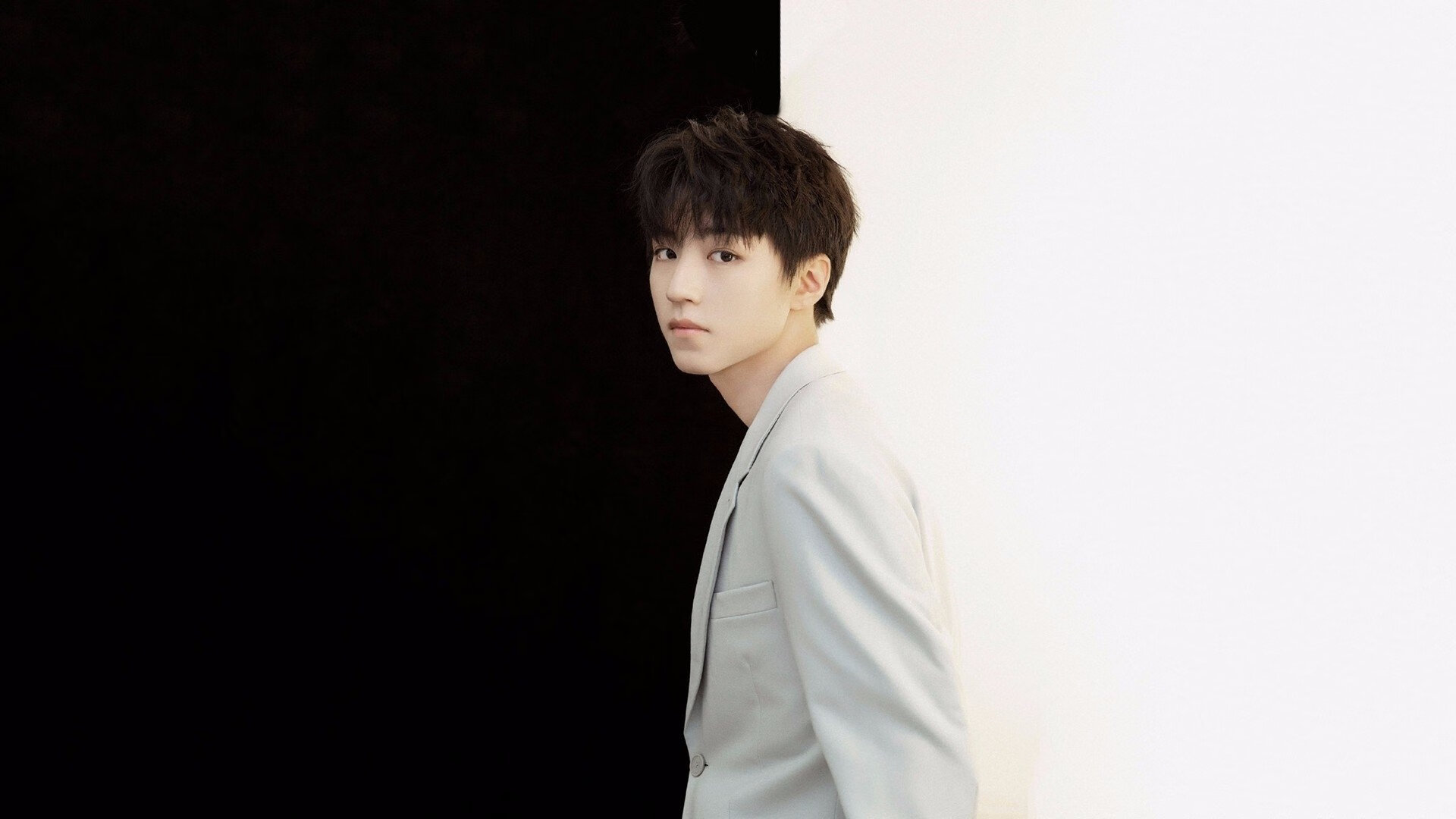 开云体育在线登入-Clark 攻防两端均表现优异，攻防两端是什么意思